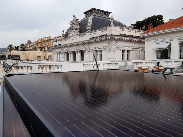 Nice : une centrale photovoltaïque sur les toits du centenaire Palais Consulaire