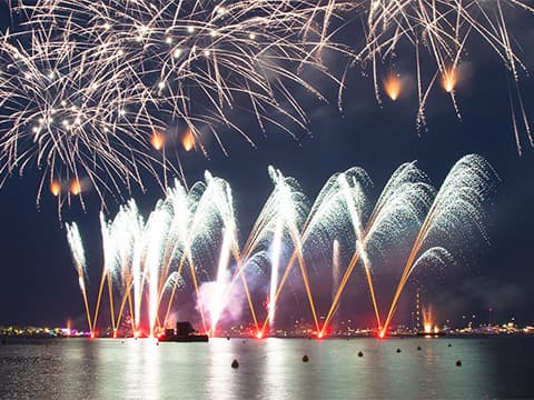 Météo à l'orage : Cannes maintient pour l'instant le feu d'artifice de ce soir