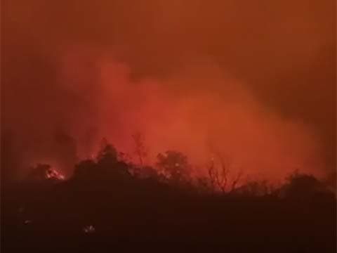 Incendie monstre du Var : le feu toujours pas fixé