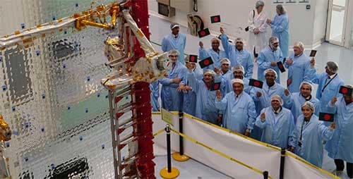 Thales Alenia Space : les Bangladais ont chanté devant leur satellite !