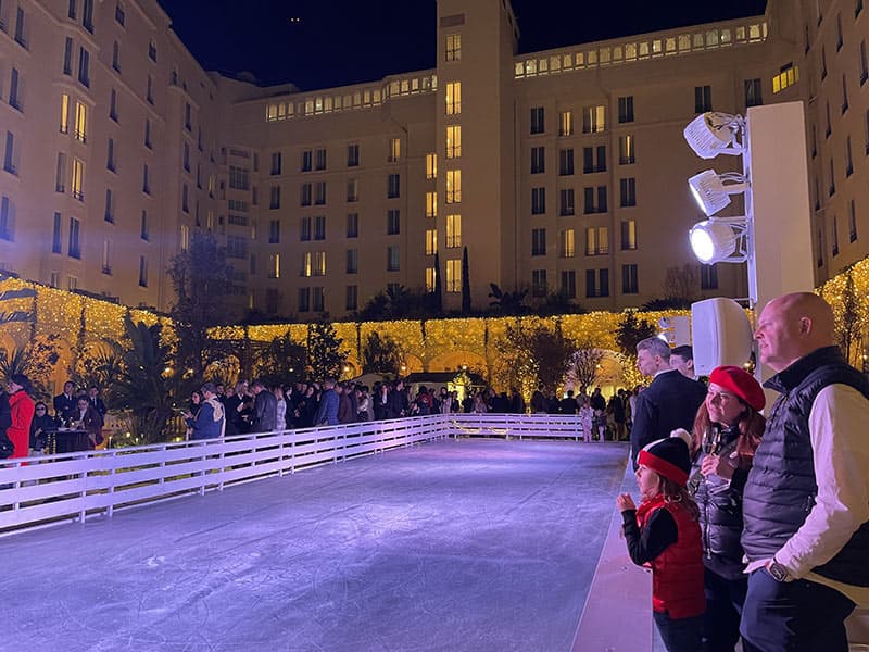 Cannes : le Carlton ouvre son “Jardin enchanté” de Noël