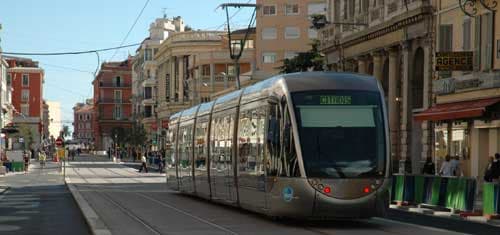 Conseil métropolitain brûlant autour des marchés transports et eau